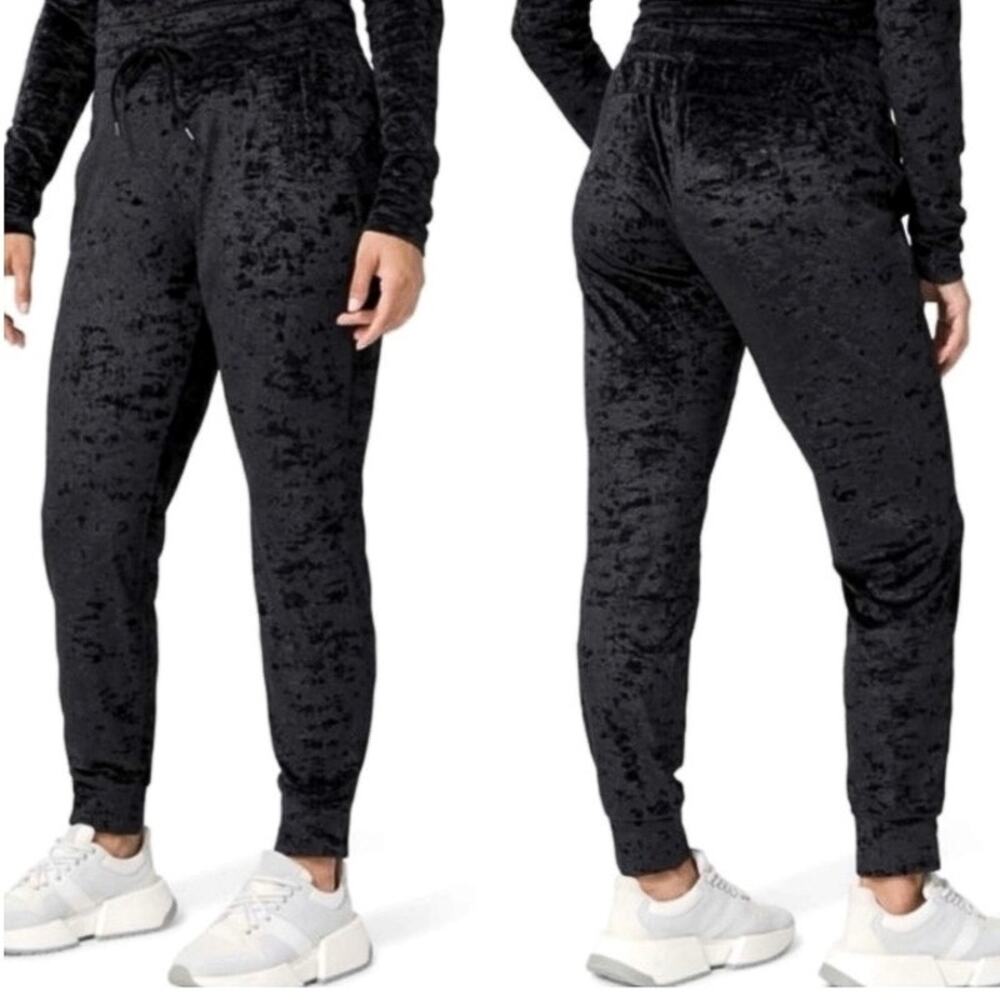 Lululemon black ready to crush jogger pants crushed velvet activewear size 8